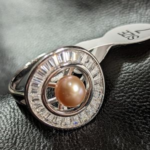 New Vantel Pearl ring, size 7, real silver